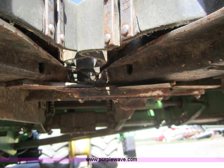 image for item 2964 1983 John Deere 853A row crop header