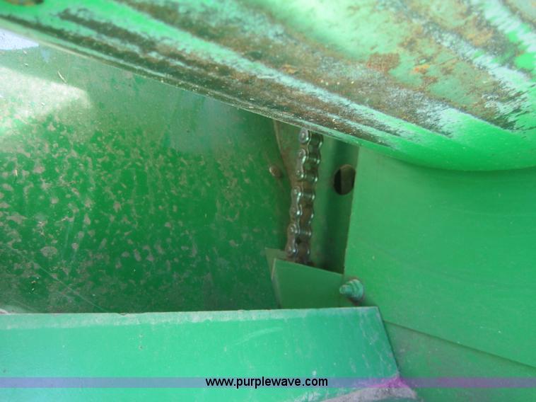 image for item 2964 1983 John Deere 853A row crop header