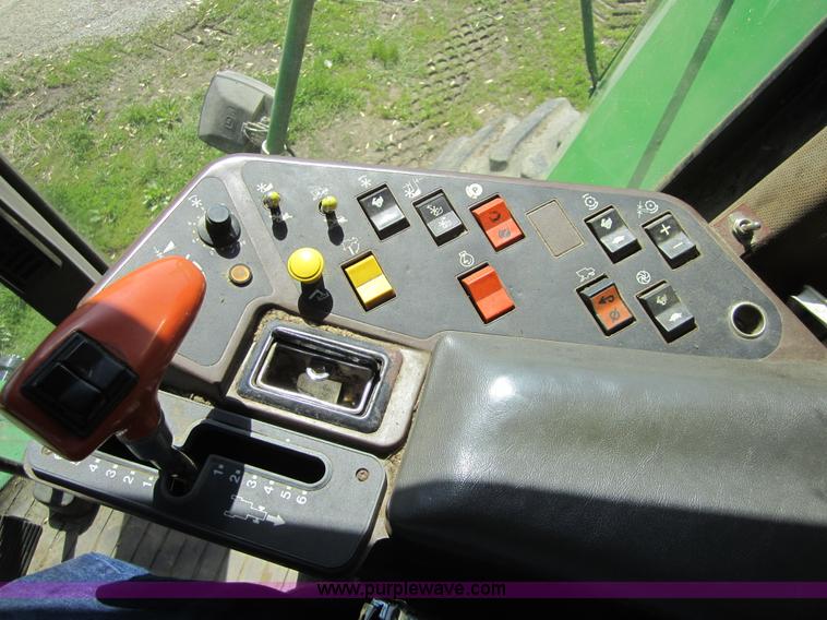 image for item 3003 1990 John Deere 9600 combine