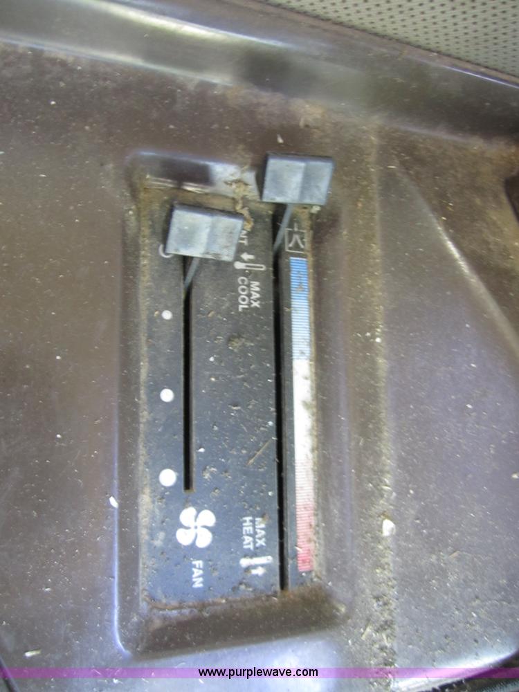 image for item 3003 1990 John Deere 9600 combine