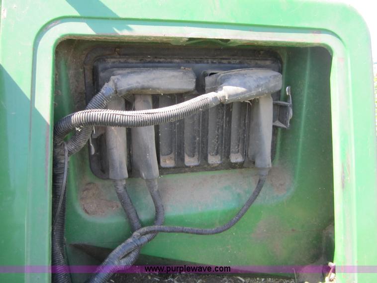 image for item 3003 1990 John Deere 9600 combine