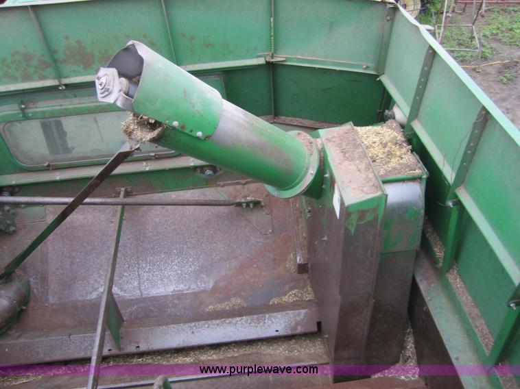 image for item 3003 1990 John Deere 9600 combine