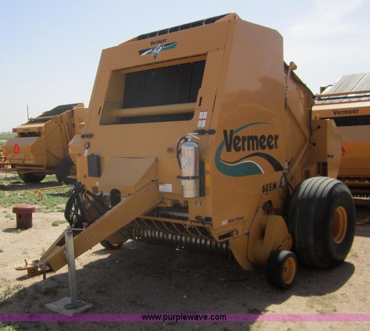 image for item 3083 2005 Vermeer 605M baler