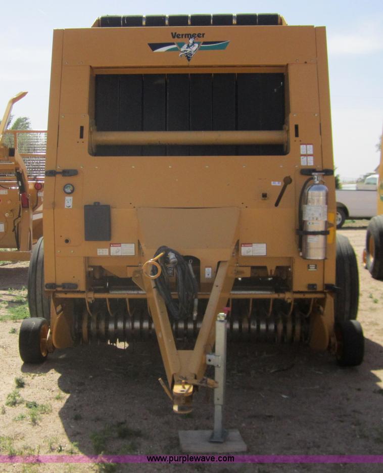 image for item 3083 2005 Vermeer 605M baler