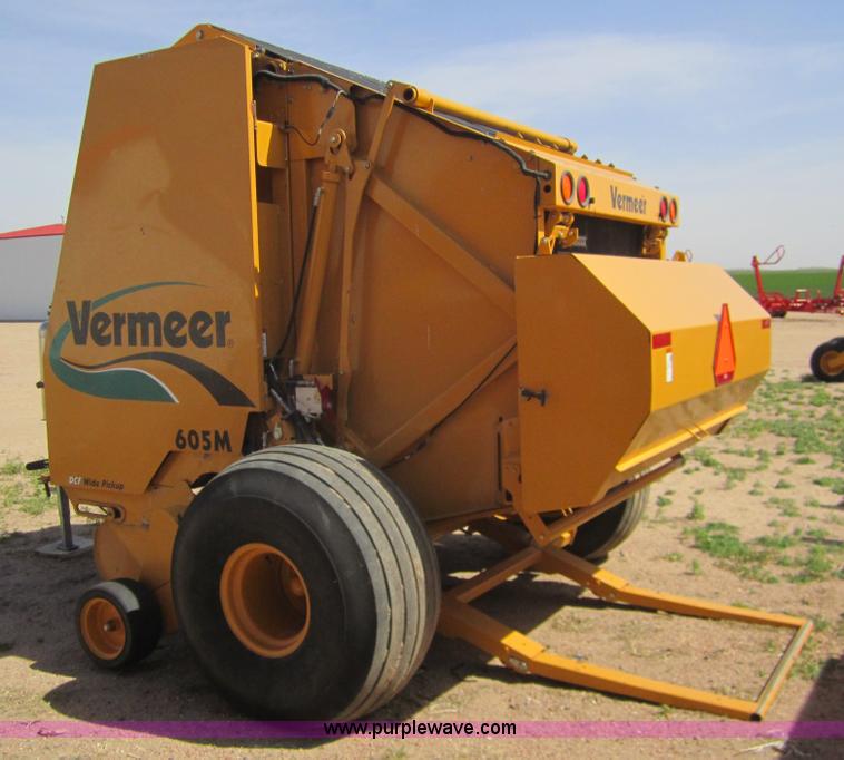 image for item 3083 2005 Vermeer 605M baler