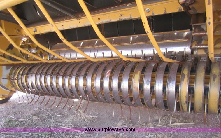 image for item 3083 2005 Vermeer 605M baler