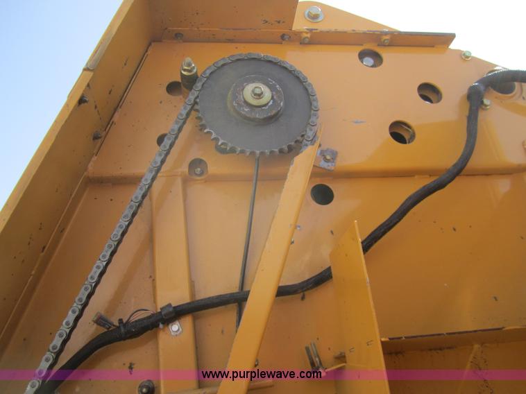 image for item 3083 2005 Vermeer 605M baler