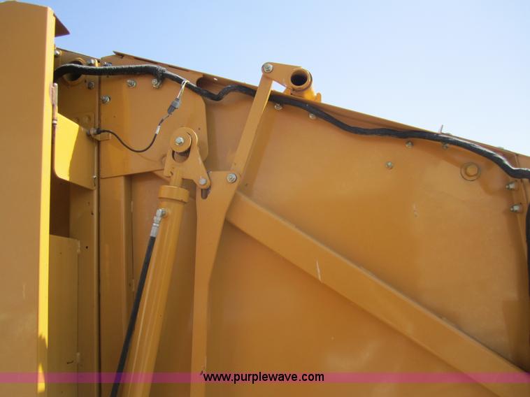 image for item 3083 2005 Vermeer 605M baler