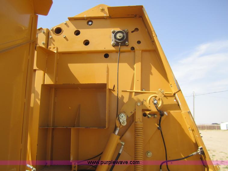 image for item 3083 2005 Vermeer 605M baler