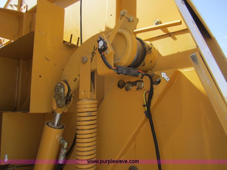 image for item 3083 2005 Vermeer 605M baler