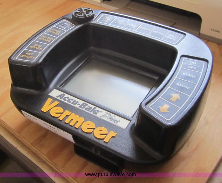 image for item 3083 2005 Vermeer 605M baler