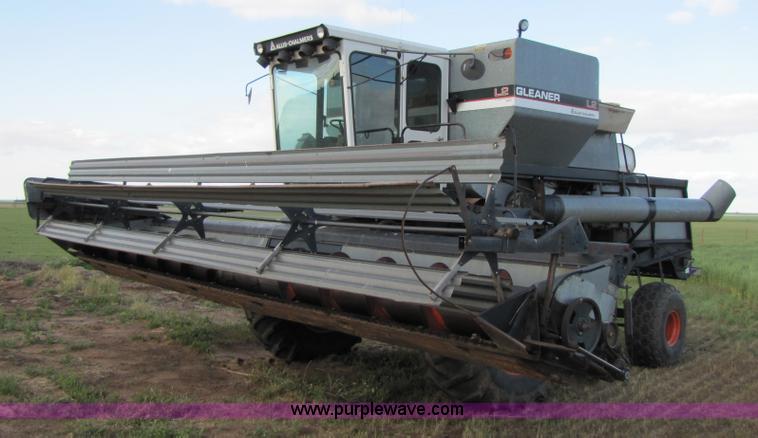 image for item 3455 1980 Gleaner L2 combine