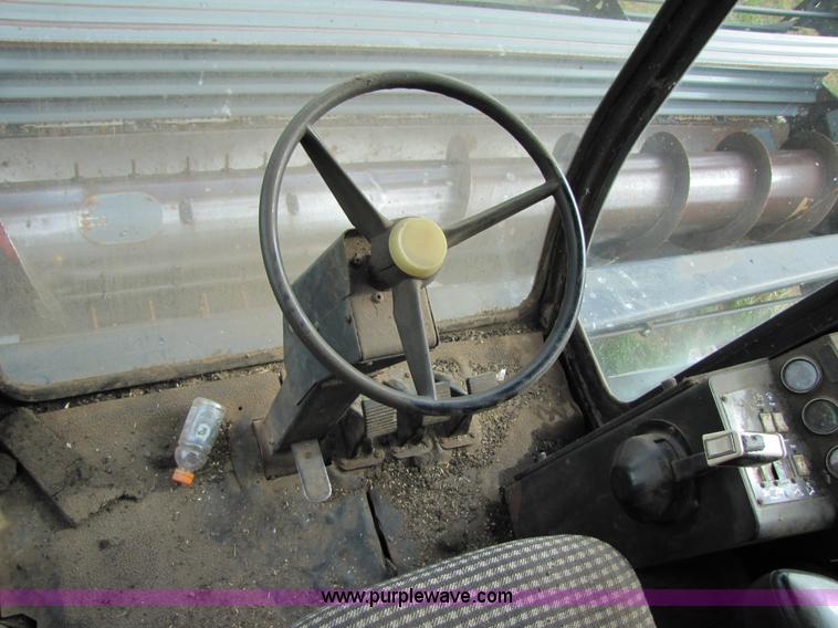 image for item 3455 1980 Gleaner L2 combine