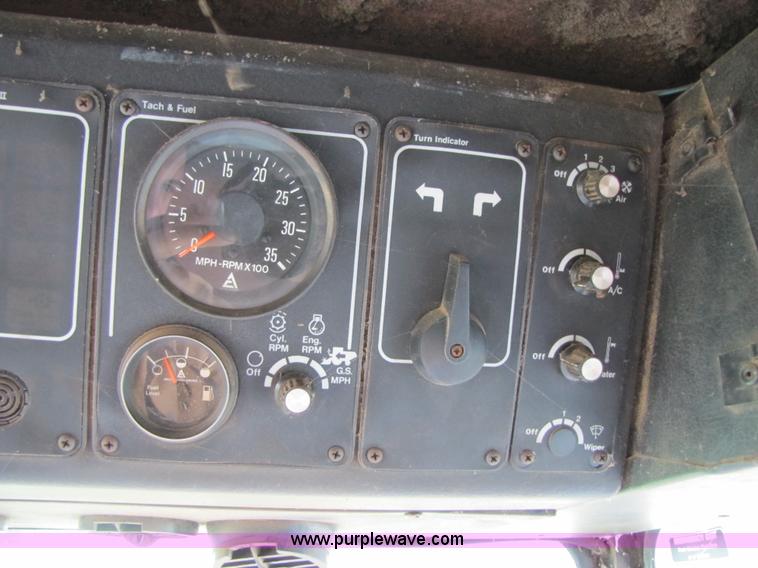 image for item 3455 1980 Gleaner L2 combine