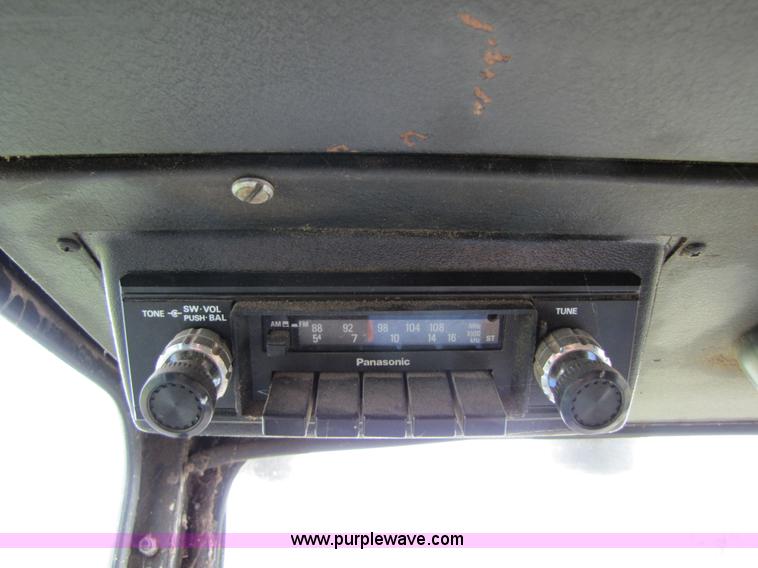 image for item 3455 1980 Gleaner L2 combine