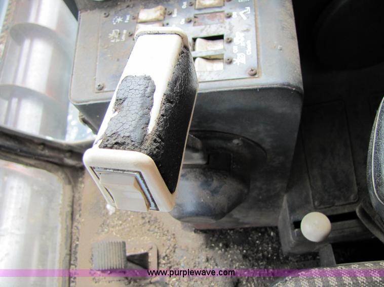 image for item 3455 1980 Gleaner L2 combine