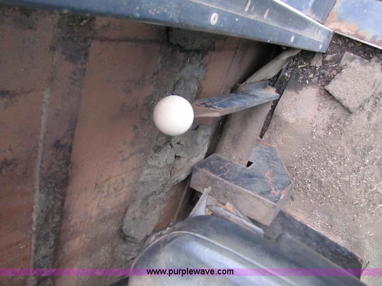 image for item 3455 1980 Gleaner L2 combine