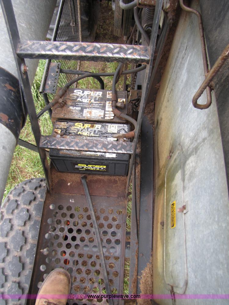 image for item 3455 1980 Gleaner L2 combine