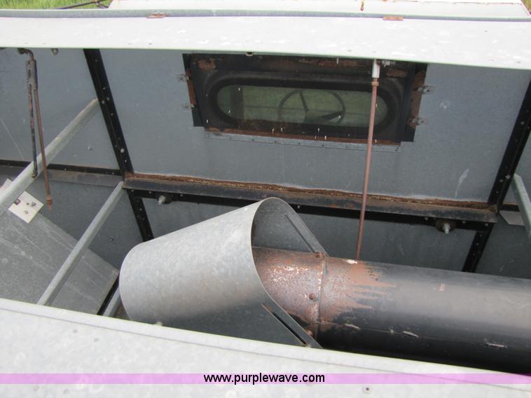 image for item 3455 1980 Gleaner L2 combine