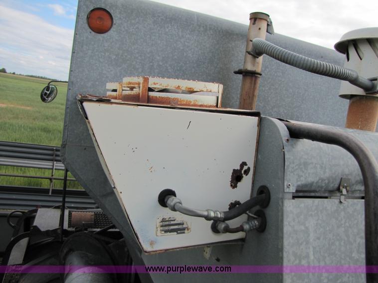 image for item 3455 1980 Gleaner L2 combine