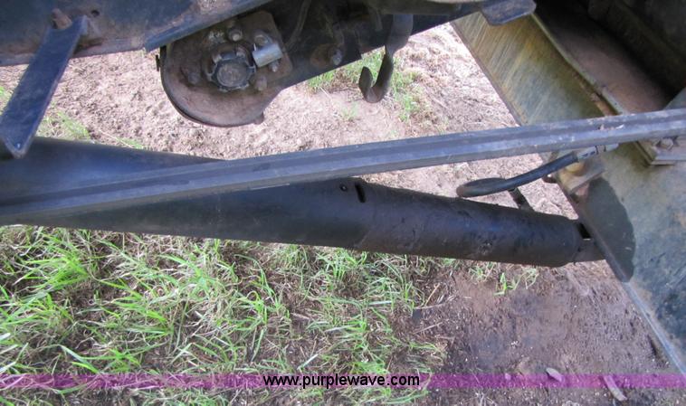 image for item 3455 1980 Gleaner L2 combine