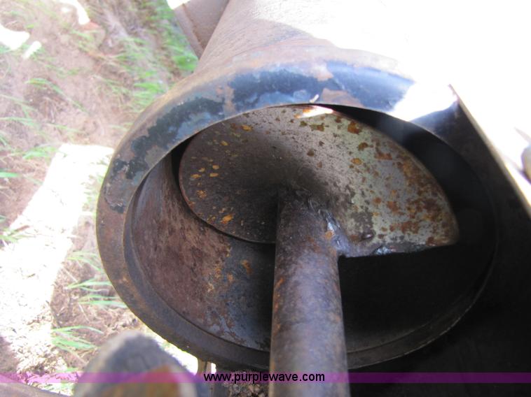 image for item 3455 1980 Gleaner L2 combine