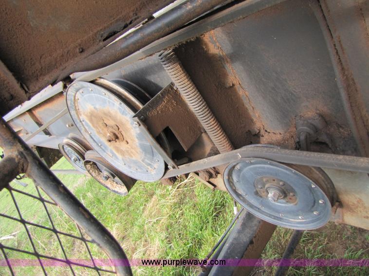 image for item 3455 1980 Gleaner L2 combine