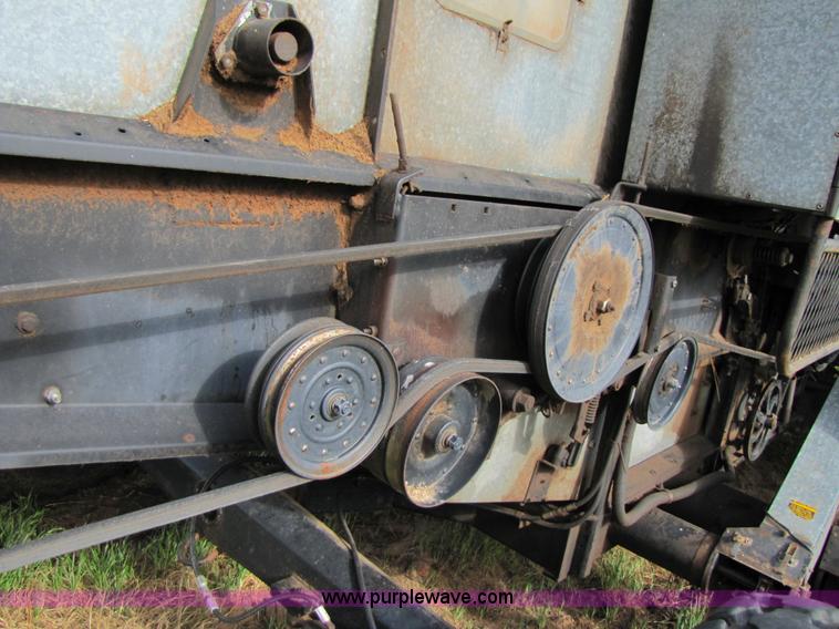 image for item 3455 1980 Gleaner L2 combine