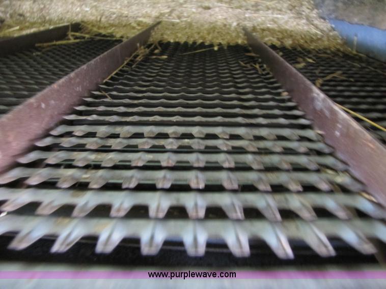 image for item 3455 1980 Gleaner L2 combine