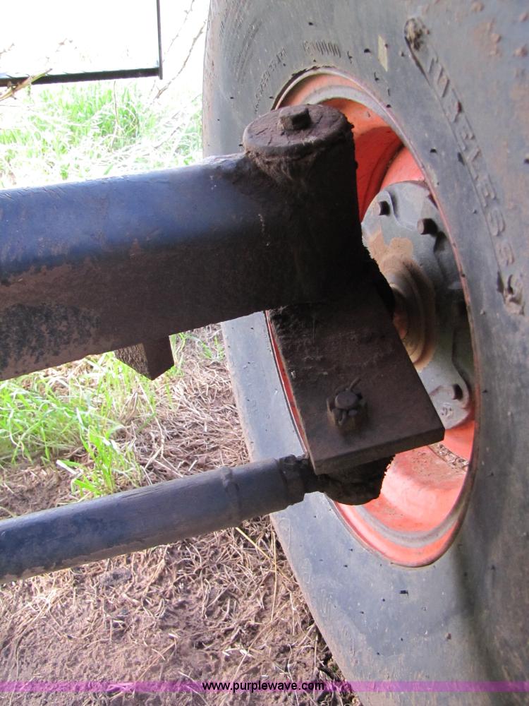 image for item 3455 1980 Gleaner L2 combine