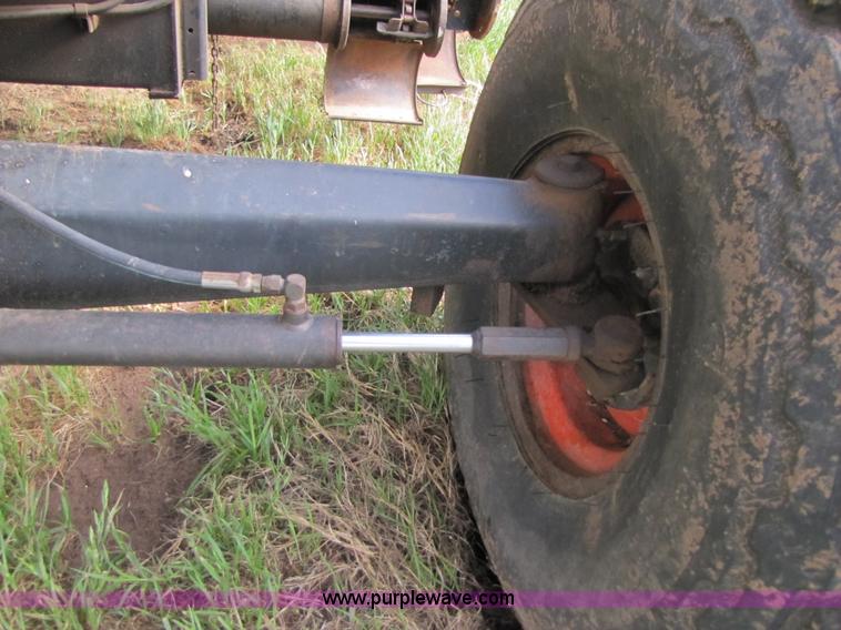 image for item 3455 1980 Gleaner L2 combine