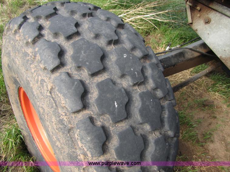 image for item 3455 1980 Gleaner L2 combine