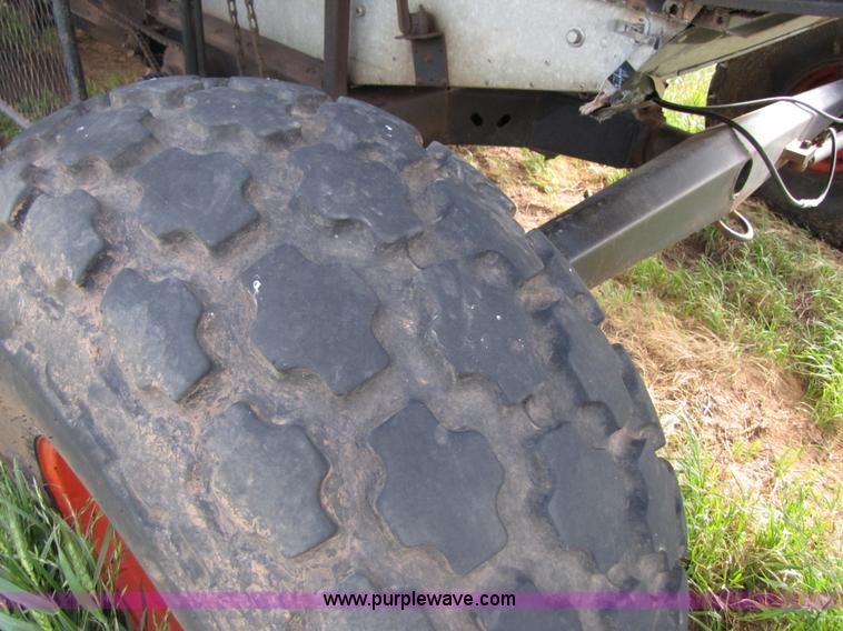 image for item 3455 1980 Gleaner L2 combine