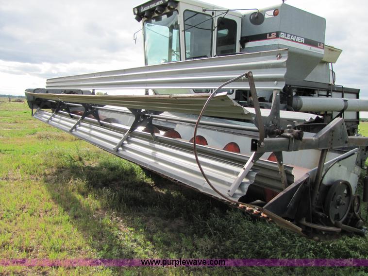 image for item 3455 1980 Gleaner L2 combine