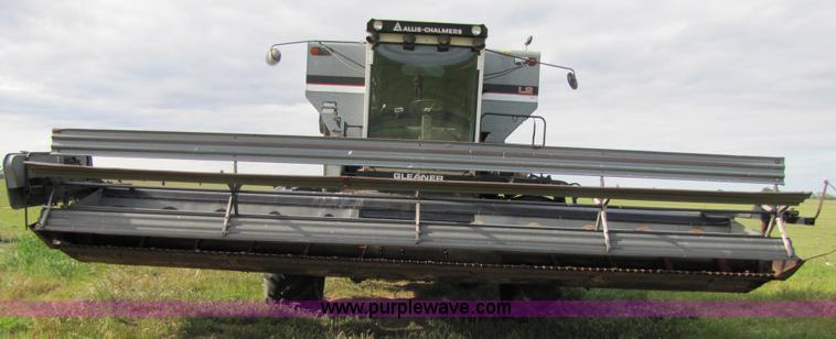 image for item 3455 1980 Gleaner L2 combine