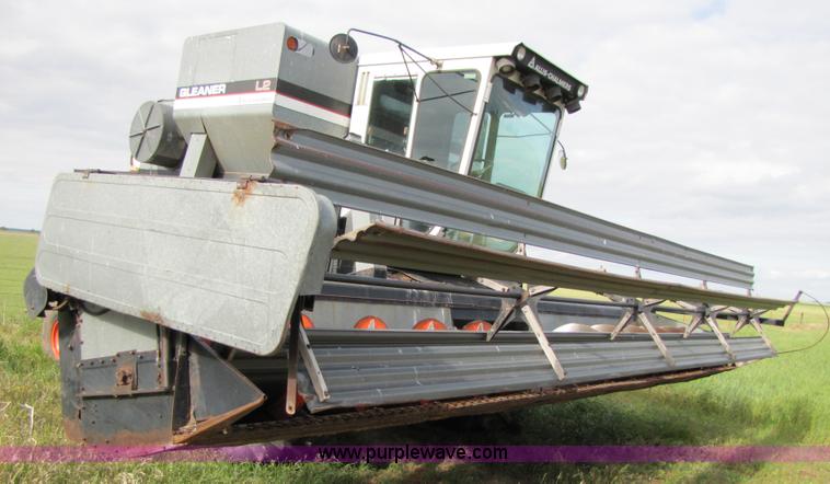 image for item 3455 1980 Gleaner L2 combine