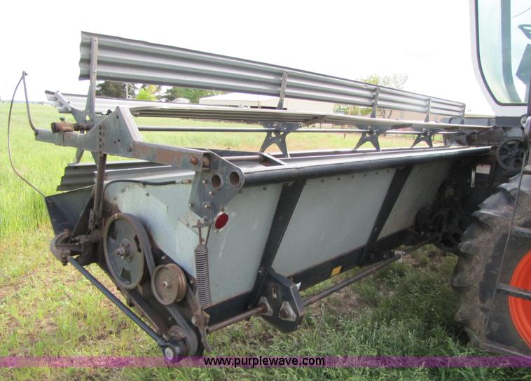 image for item 3455 1980 Gleaner L2 combine