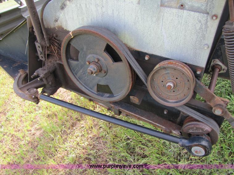 image for item 3455 1980 Gleaner L2 combine