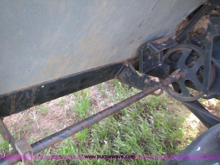 image for item 3455 1980 Gleaner L2 combine