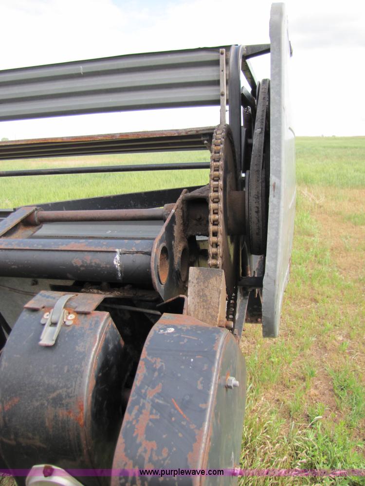 image for item 3455 1980 Gleaner L2 combine