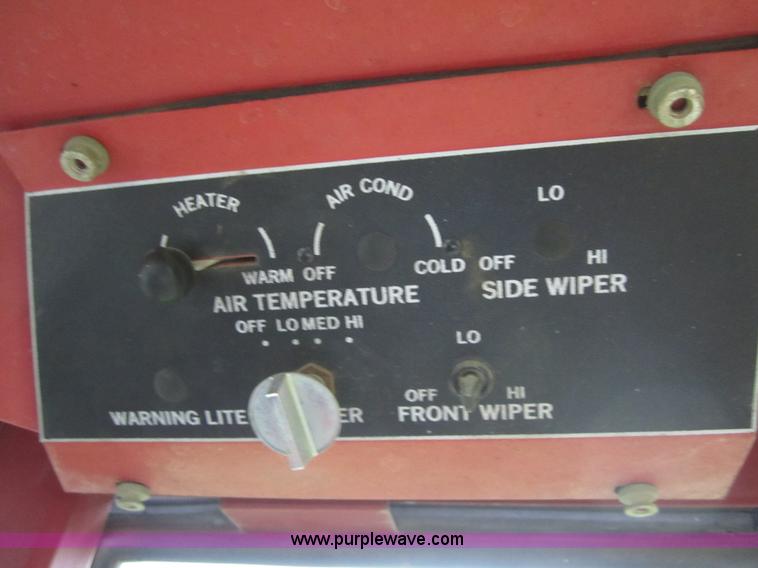 image for item 3878 1980 White 2-105 MFWD tractor