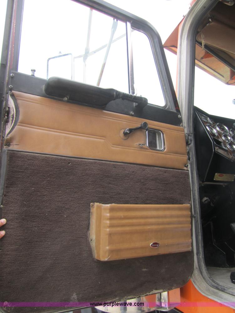 image for item 3885 1993 Peterbuilt 379 extended hood semi truck