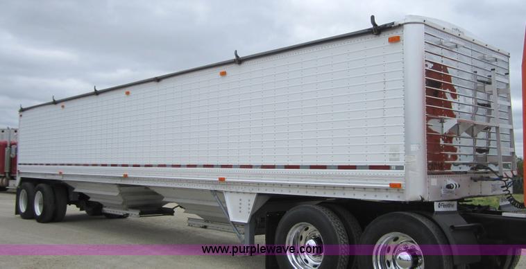 image for item 3886 1995 Wilson 43' double hopper grain trailer