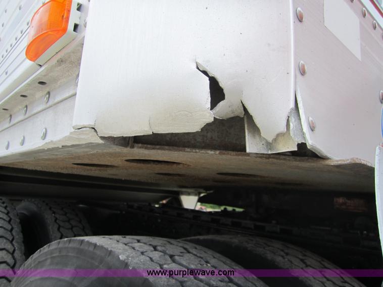 image for item 3886 1995 Wilson 43' double hopper grain trailer