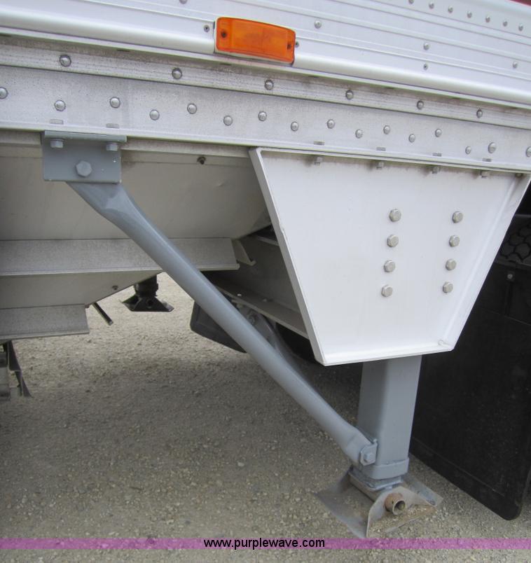 image for item 3886 1995 Wilson 43' double hopper grain trailer