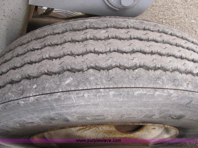 image for item 3886 1995 Wilson 43' double hopper grain trailer