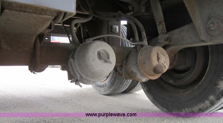 image for item 3886 1995 Wilson 43' double hopper grain trailer