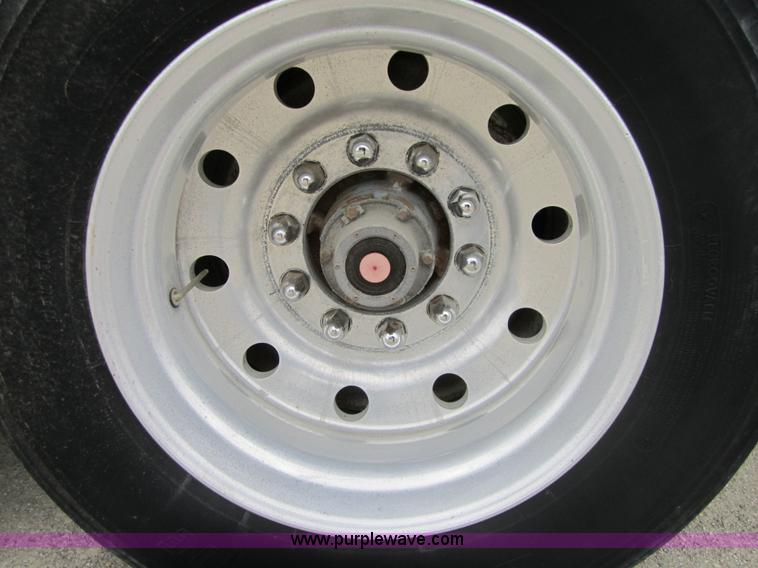 image for item 3886 1995 Wilson 43' double hopper grain trailer