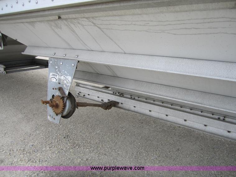 image for item 3886 1995 Wilson 43' double hopper grain trailer