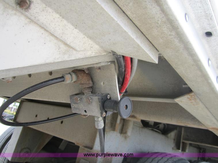 image for item 3886 1995 Wilson 43' double hopper grain trailer